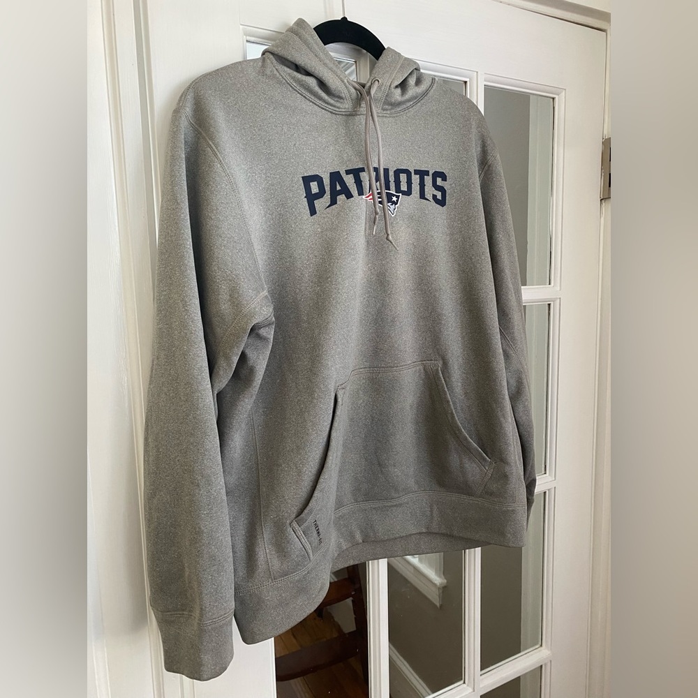 Nike Patriots sweatshirt. Therma-fit. Size: S